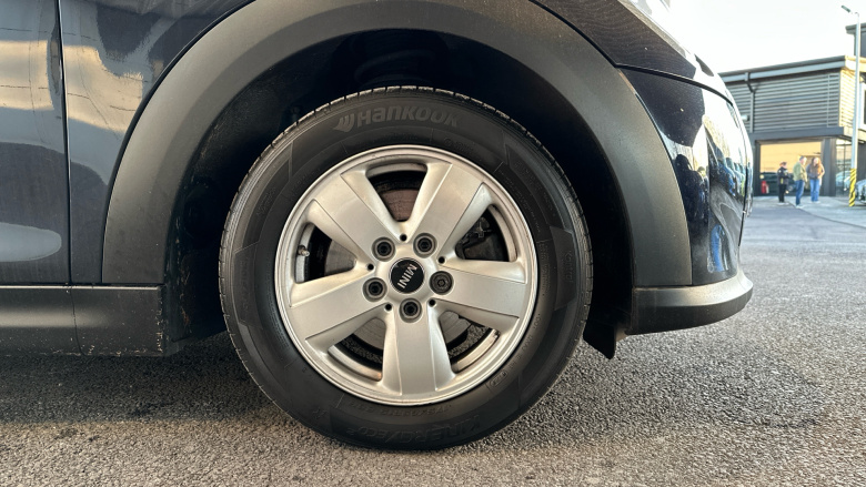 MINI Hatchback 1.5 Cooper Classic 3dr Auto [Comfort/Nav Pack] Petrol Hatchback